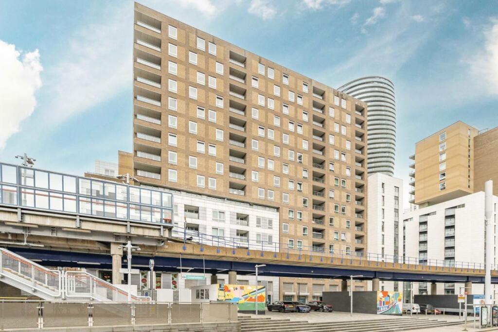 Apartment in London, St John's Estate, Isle of Dogs - View 3