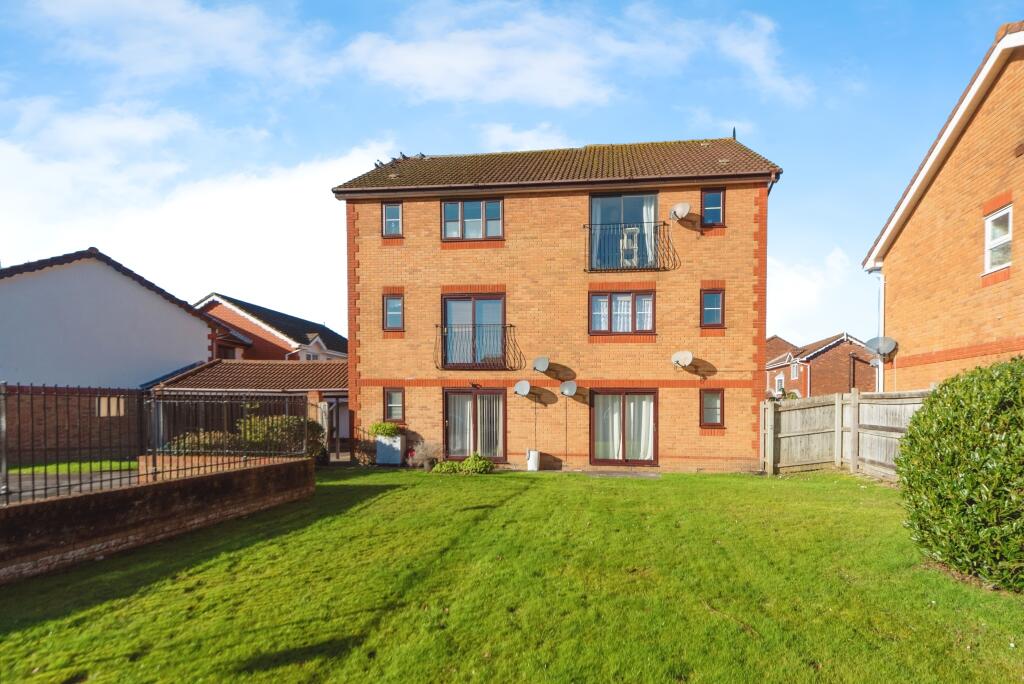 Hulton Close, Southampton, Hampshire, SO19 photo 4