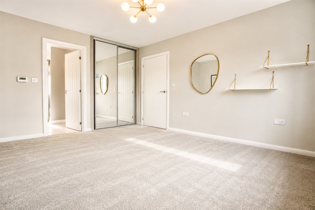 House in Gloucester - View 5