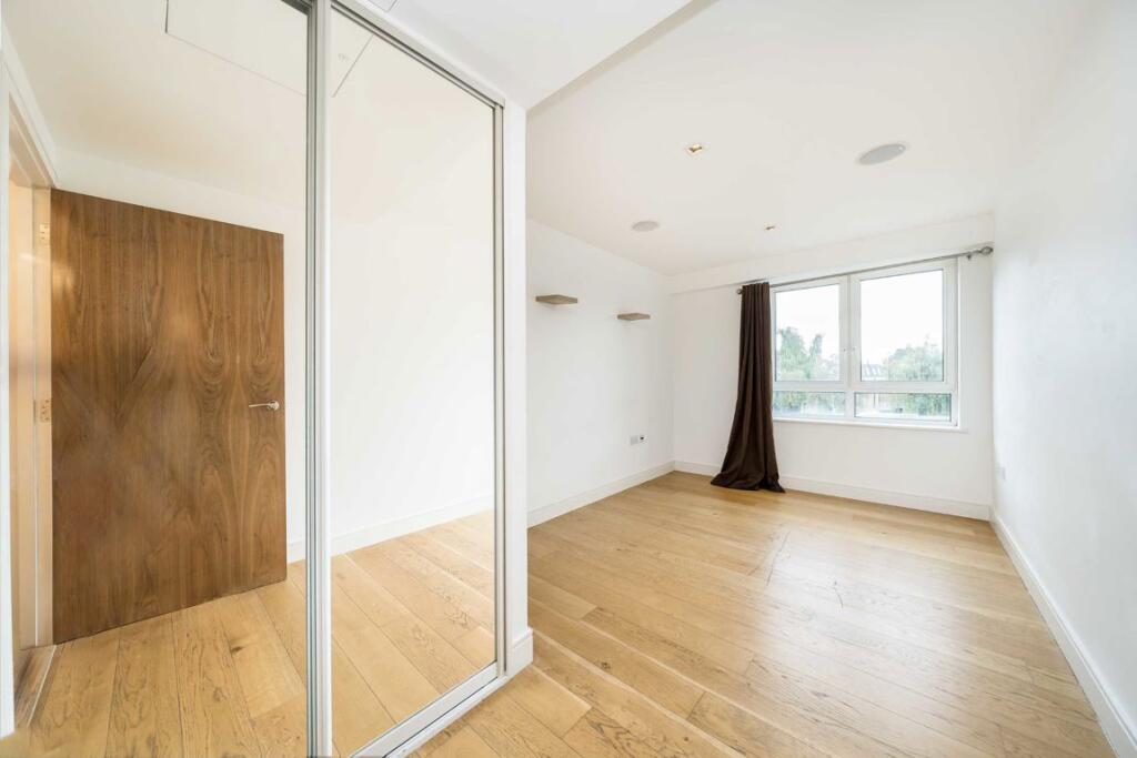 Apartment in Twickenham - More