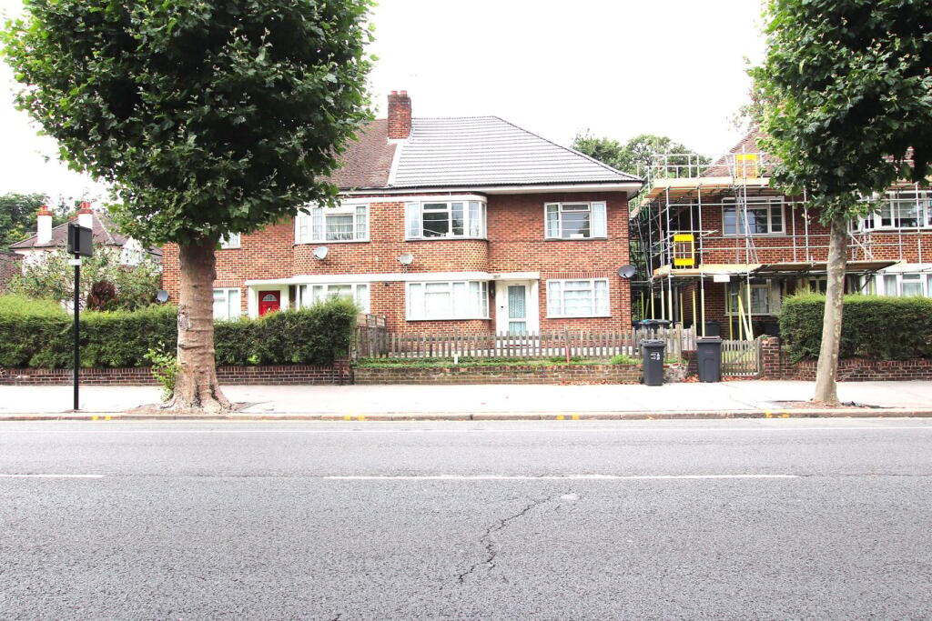 Main image of property: Brighton Road, South Croydon, CR2