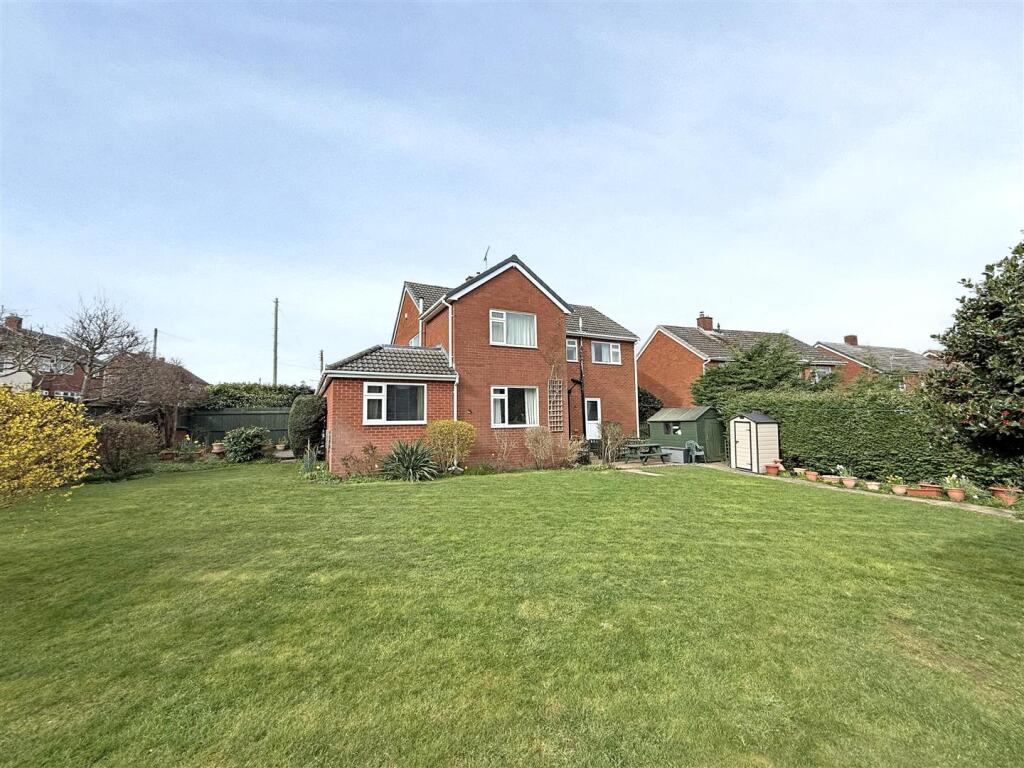 5-bed detached on Castle Road, Bayston Hill, Shrewsbury, £475,000