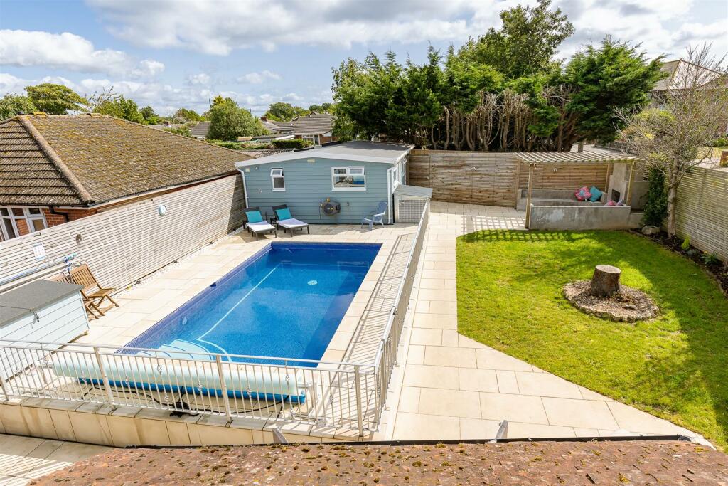 DETACHED COTTAGE WITH ANNEXE AND SWIMMING POOL - Baring Road, Cowes - View 2