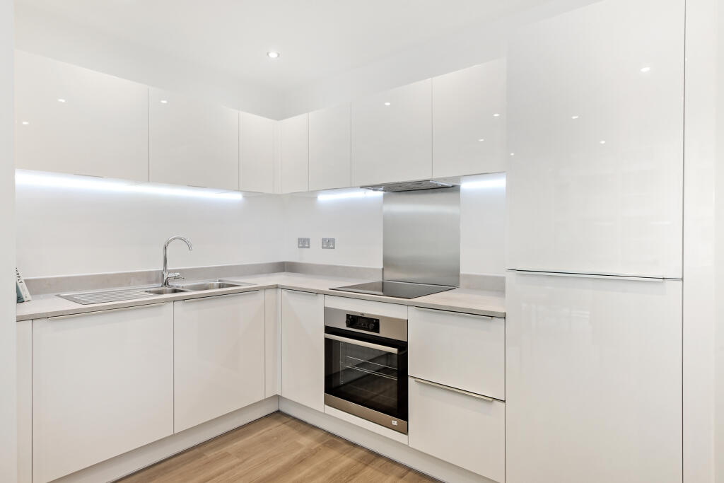 Apartment in Southall - View 4