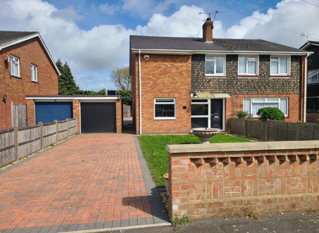 3-bed semi-detached on Testbourne Avenue, Totton, SO40 8BG, £375,000