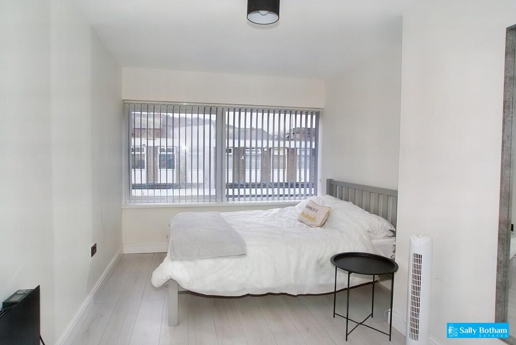 Apartment in Derby - View 3