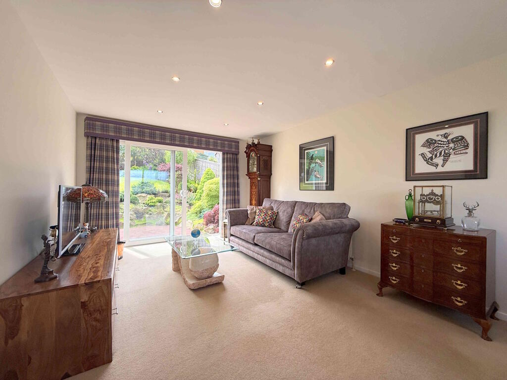 17 Dunce Park Close, Elland, HX5 0PF - More