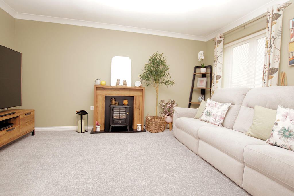 House in Gosport, Lee-on-the-Solent - More