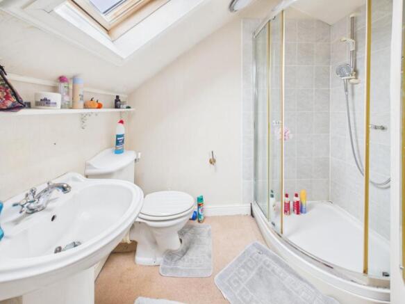Apartment Two En-suite.jpg
