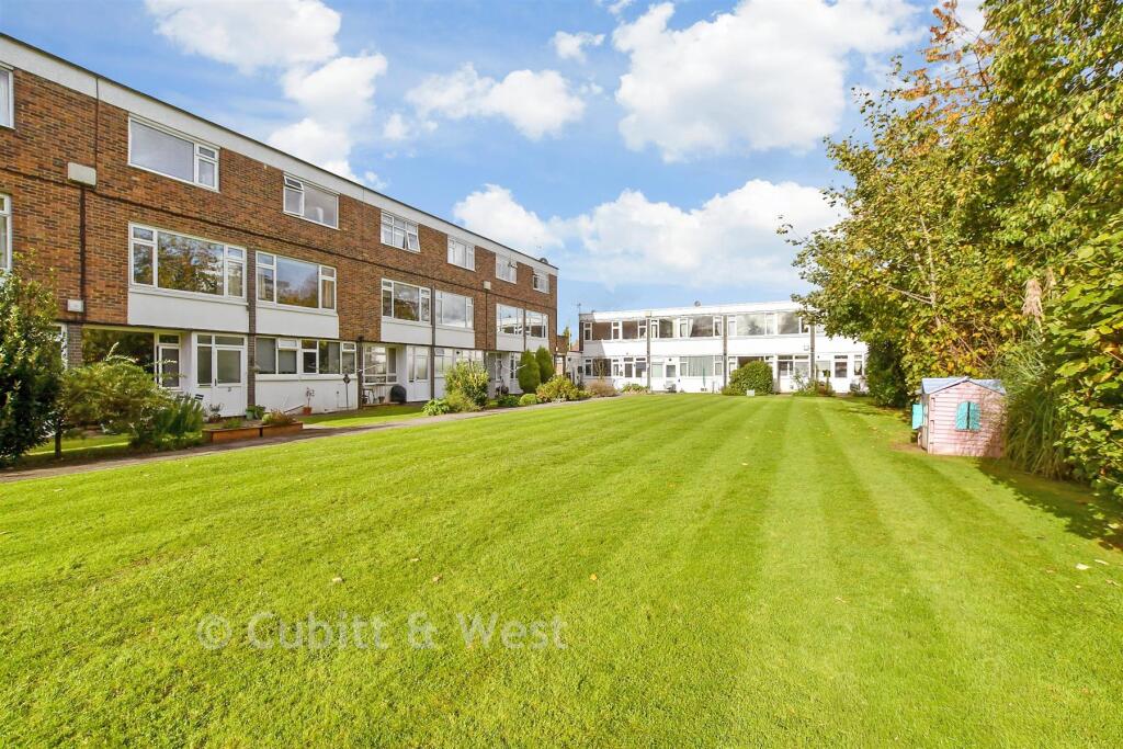 Apartment in Horsham, Highwood - View 2