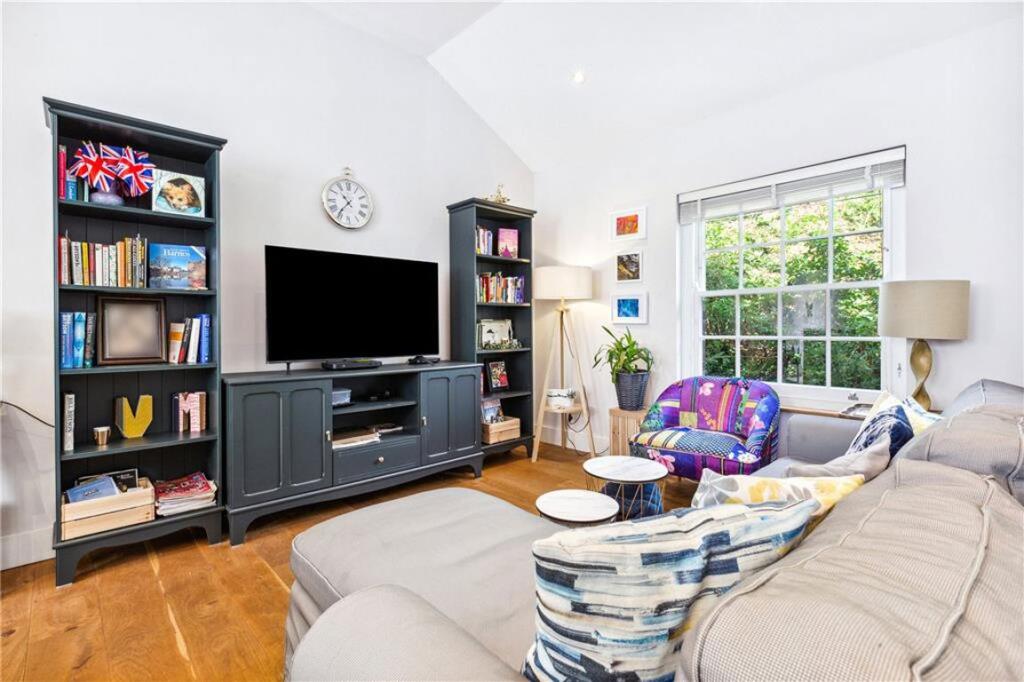 Apartment in London - More