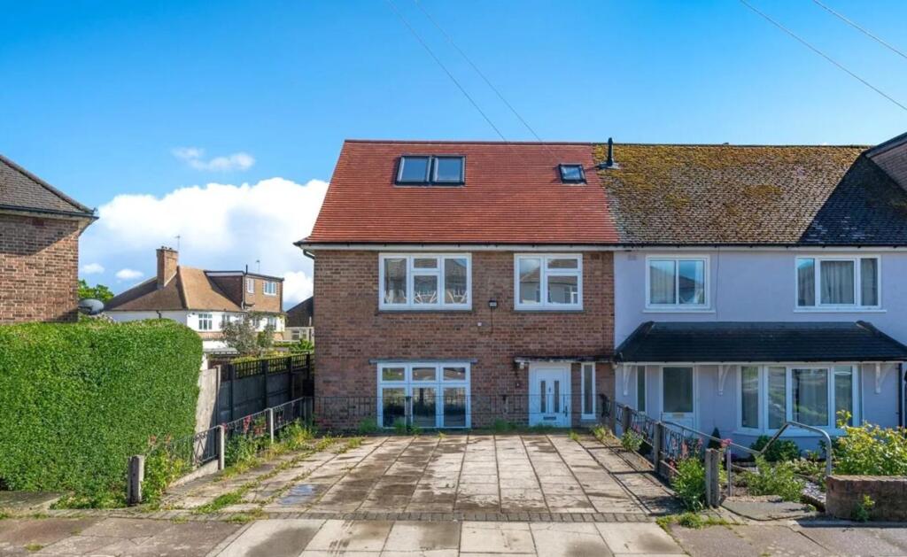 Main image of property: Rushden Gardens, London, NW7