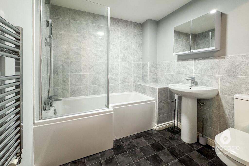 Gloucester Avenue, Shinfield, RG2 - View 3