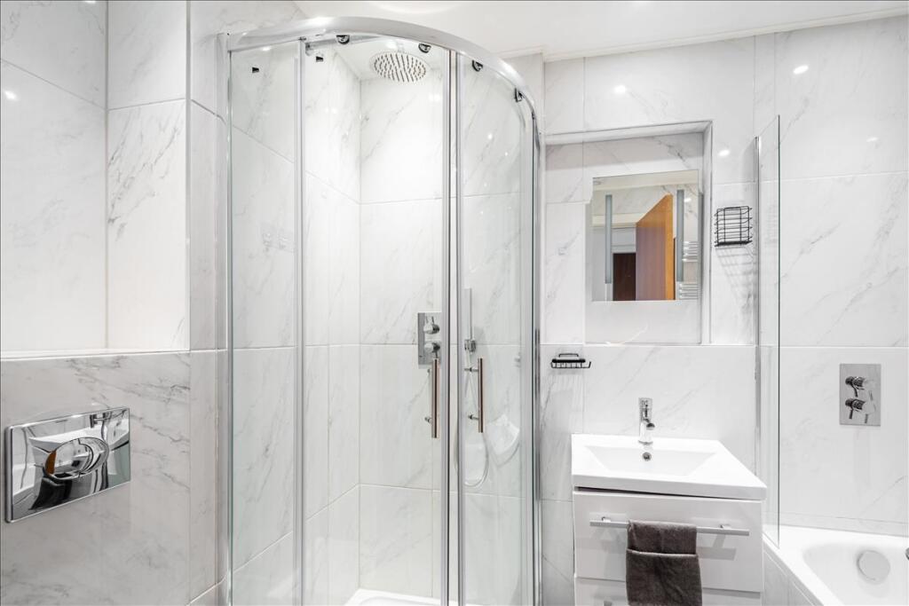 Hatton Garden, Camden, EC1N - More