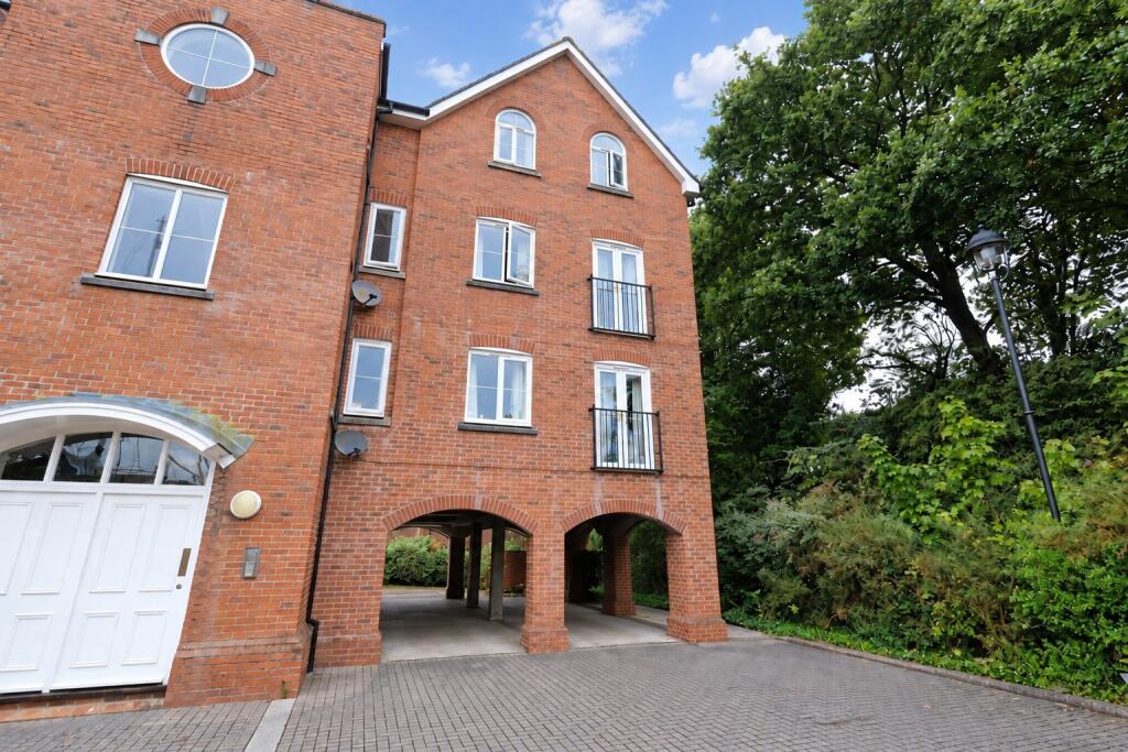 Main image of property: Portside Close, Marchwood, Southampton, SO40 4AL