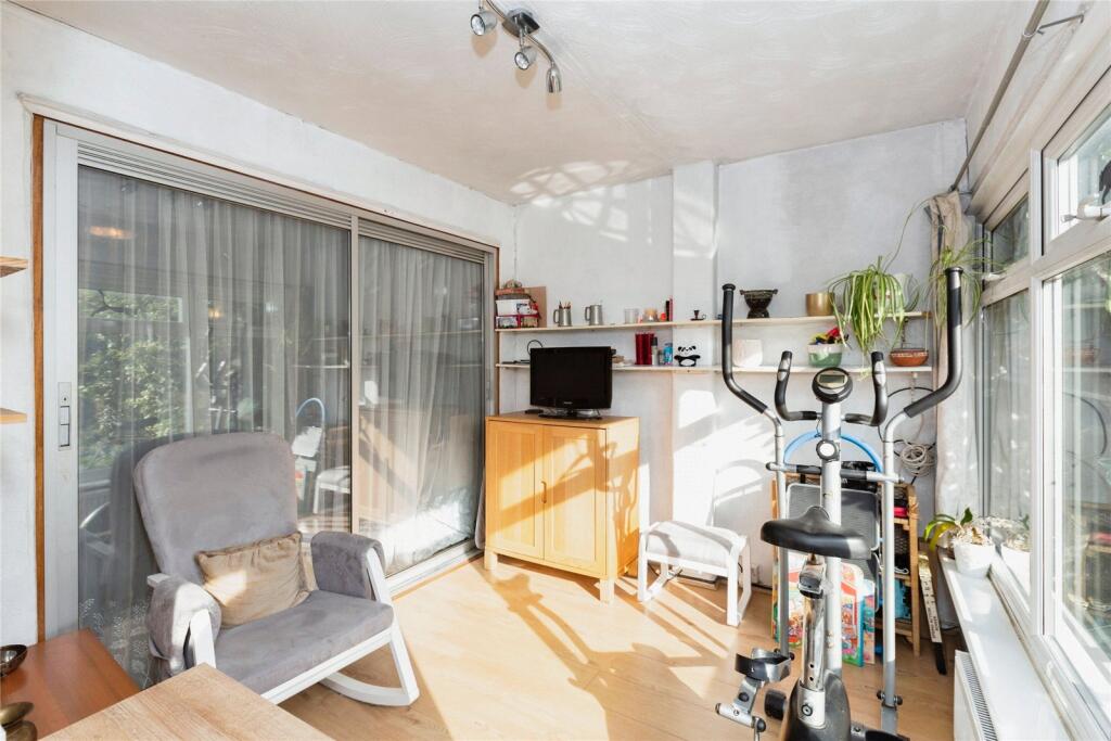 House in Ilford, Clayhall - View 4