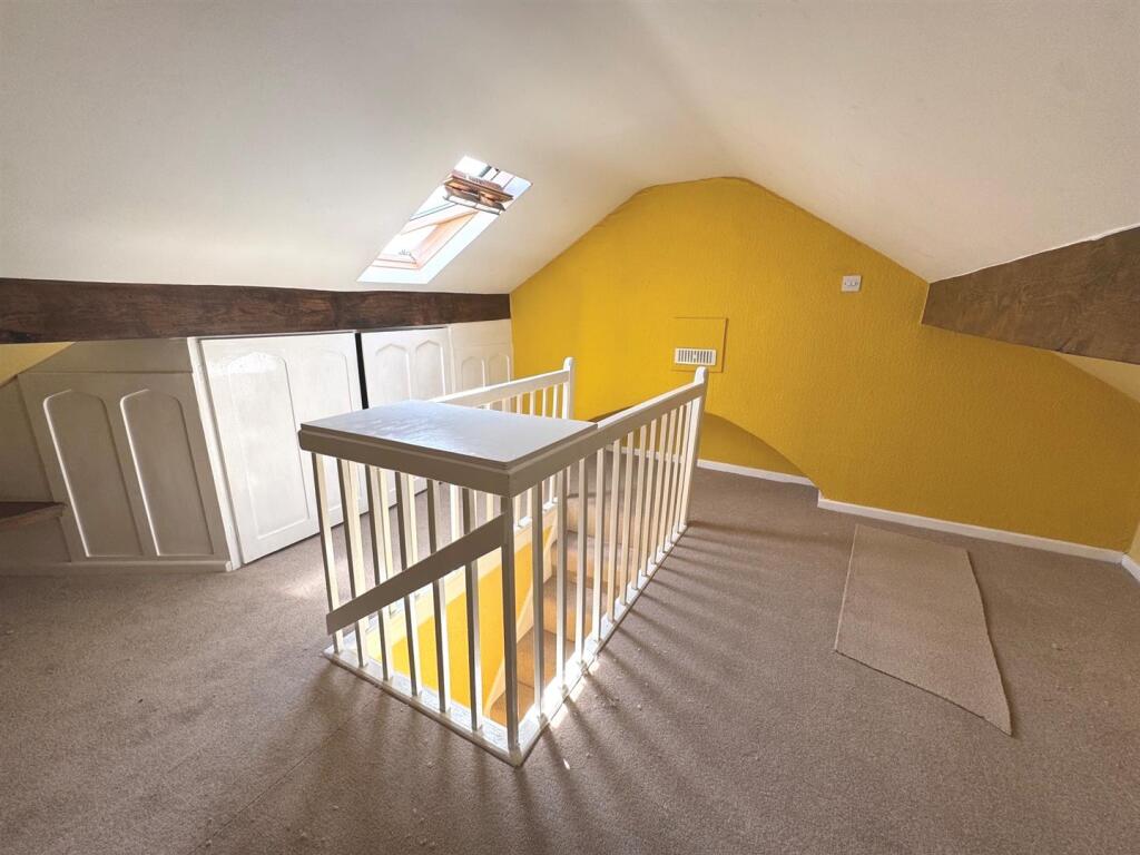 House in Stoke-on-Trent - More