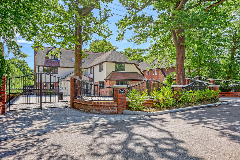 Main image of property: Brockley Grove, Brentwood, CM13