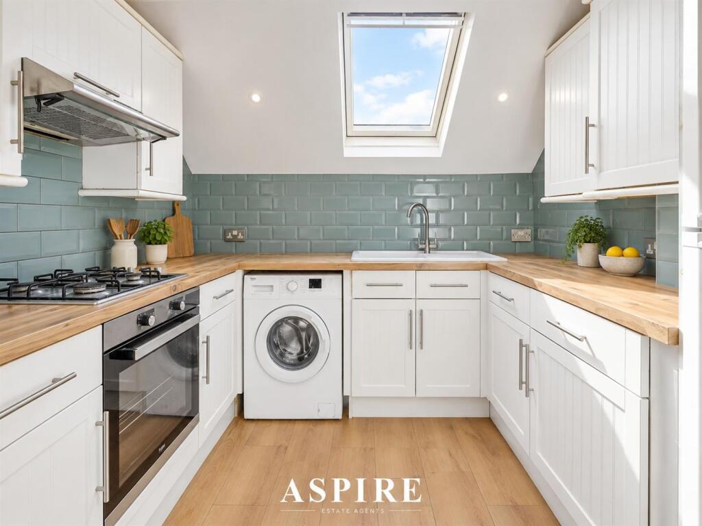 Apartment in Southend-on-Sea - View 4