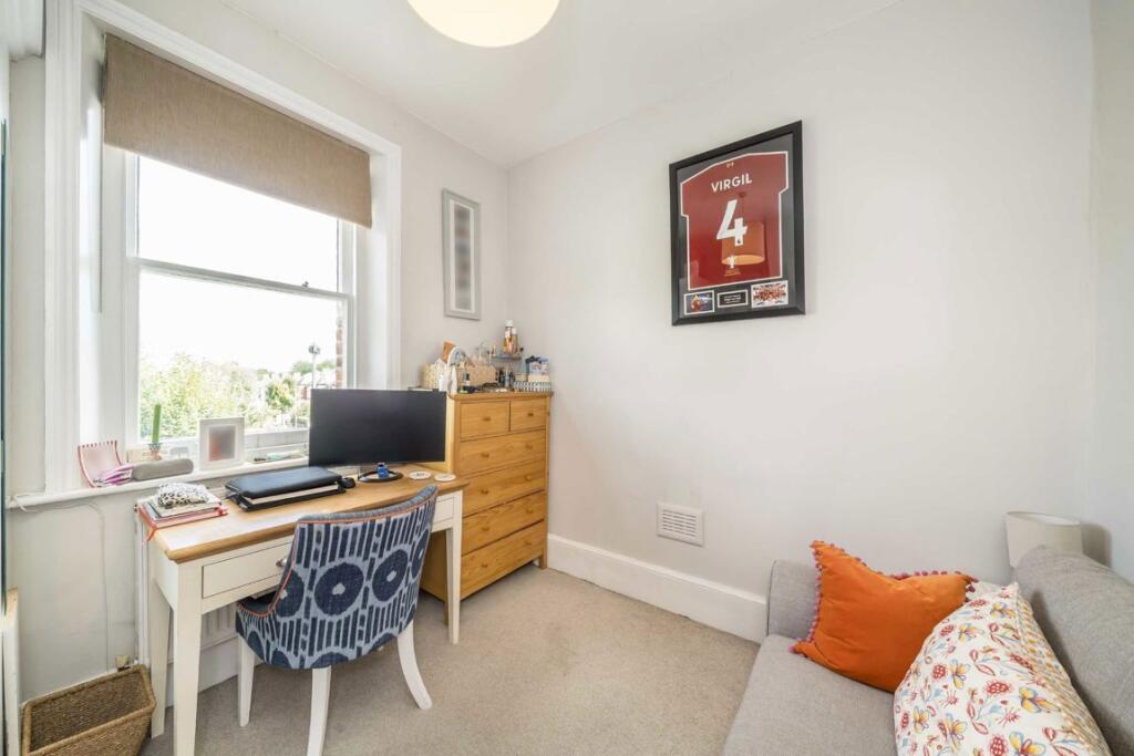 Apartment in London - View 5