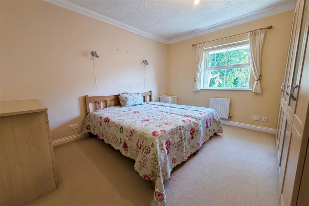 Apartment in Southampton - View 5