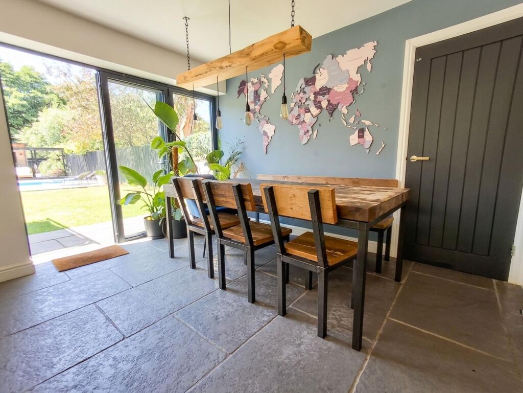 8 Hensol Villas, Hensol, Vale of Glamorgan CF72 8JZ - View 3