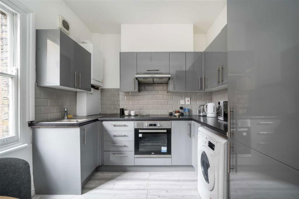 Apartment in London - More