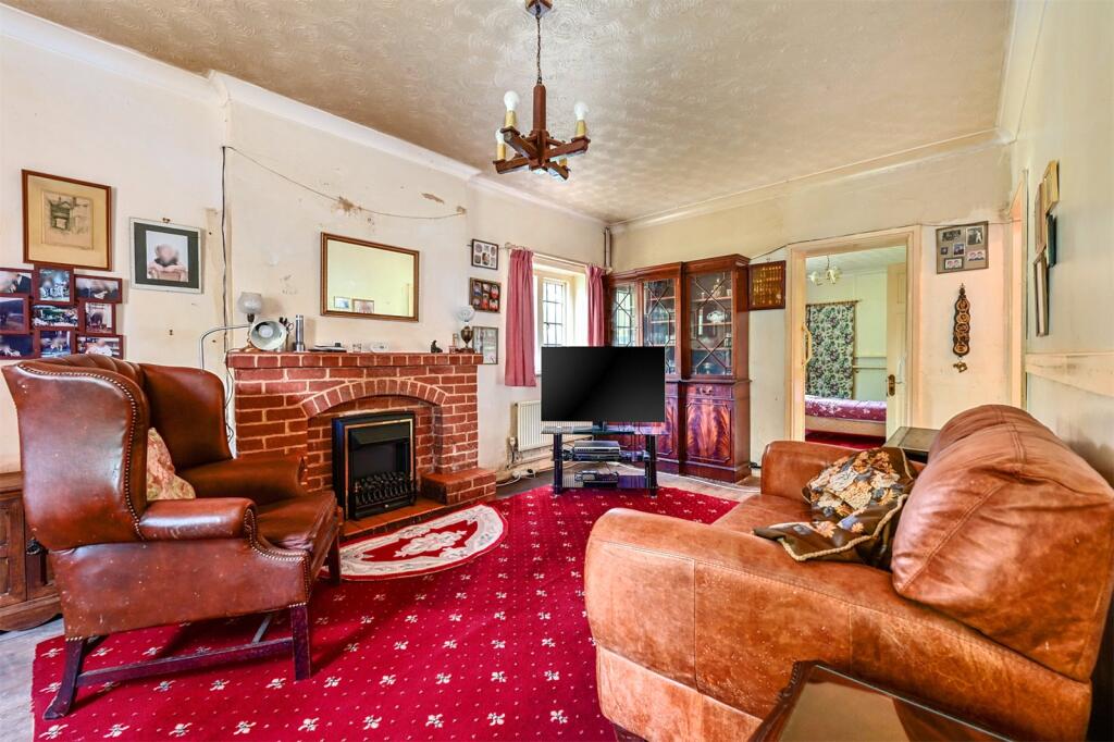 Minley Road, Blackwater, Camberley, Hampshire, GU17 photo 3