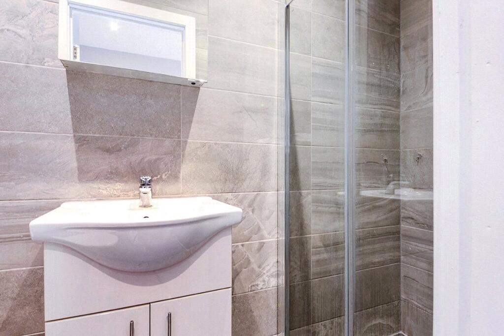 House in Watford - View 5
