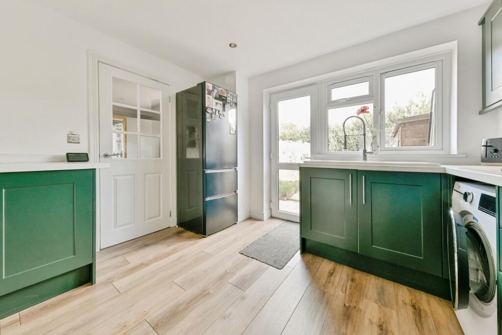 House in Stevenage, Broadwater - More
