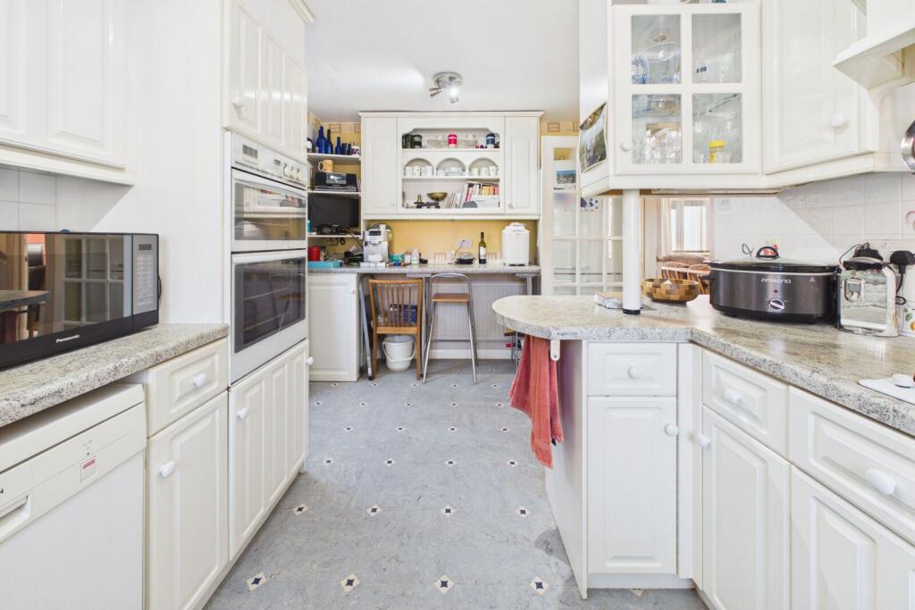 Wentworth Drive, Oundle, Northamptonshire, PE8 photo 4