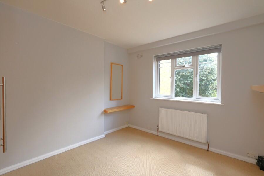 Apartment in Kingston upon Thames - View 5