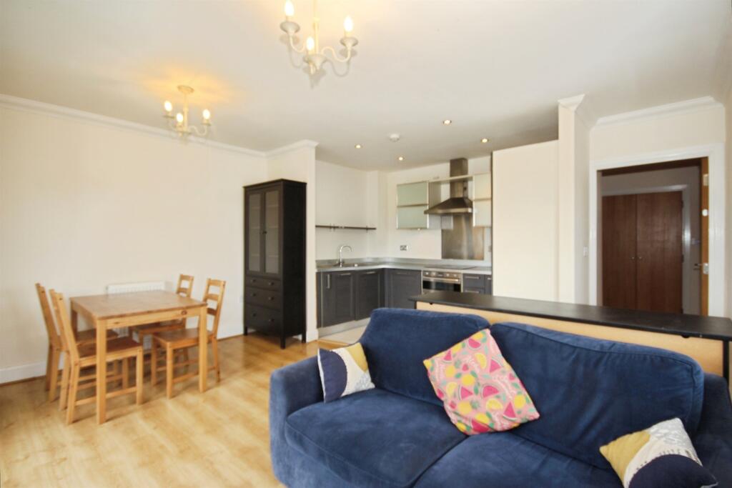 Apartment in Warwick - View 2
