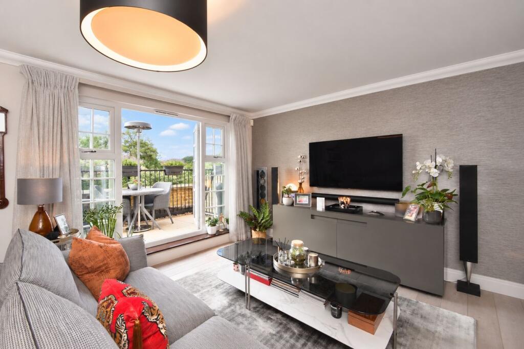 Apartment in Weybridge - More