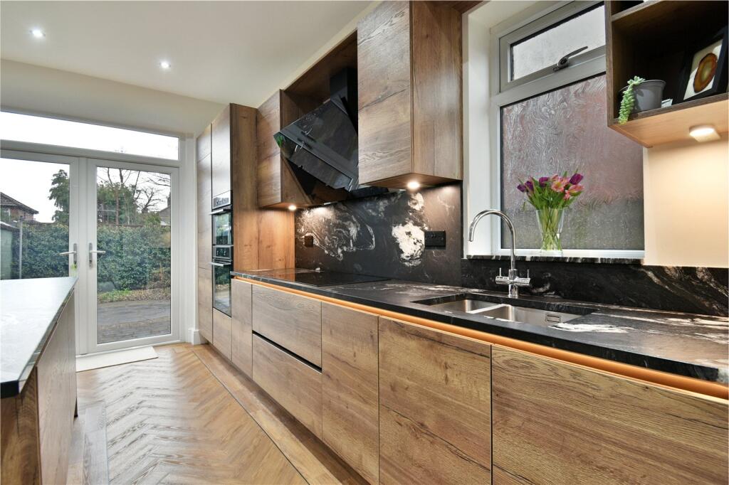 House in Tameside, Greater Manchester - View 5