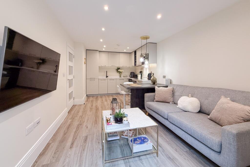 Apartment in Maidenhead, North Town - View 5