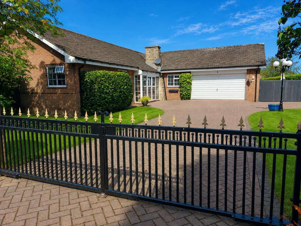 Main image of property: Beaufort Chase, Wilmslow, Cheshire, SK9