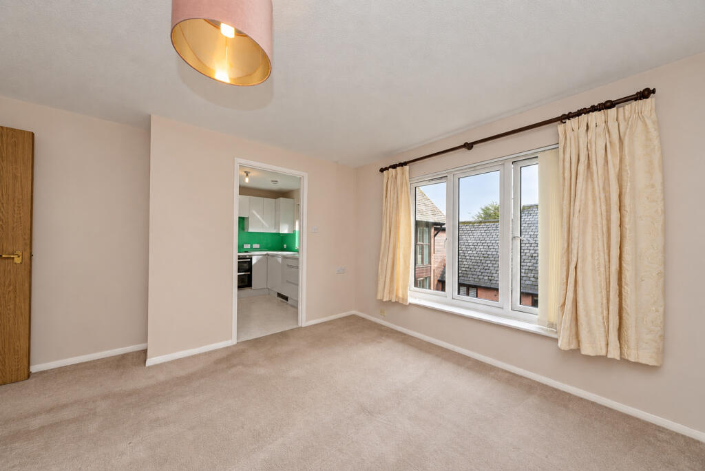 Apartment in Hemel Hempstead - View 4