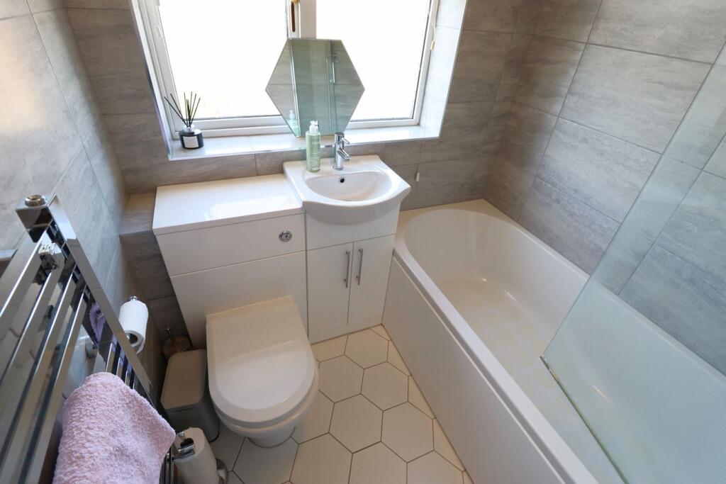 Apartment in Castle Point, Thundersley - More