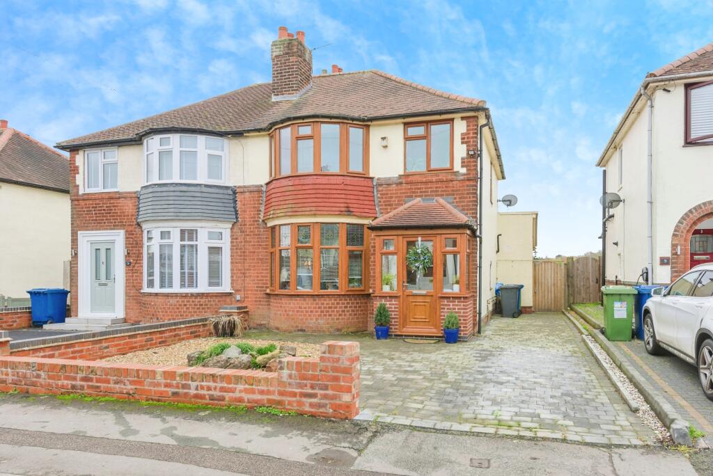 Main image of property: Parkfield Avenue, Tamworth, B77