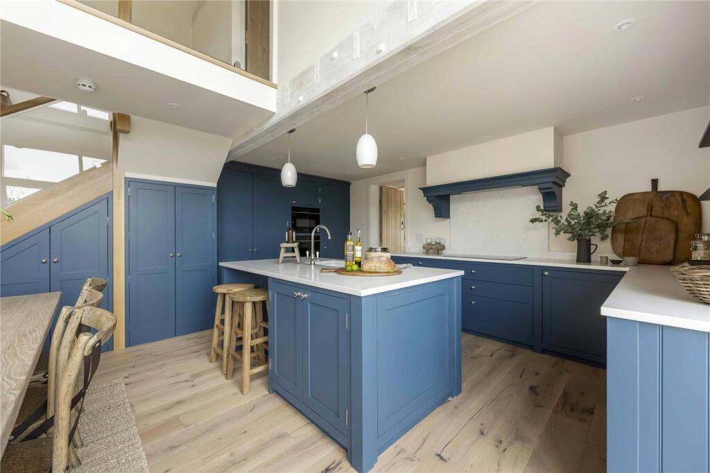 House in Cotswold, Weston Subedge - More