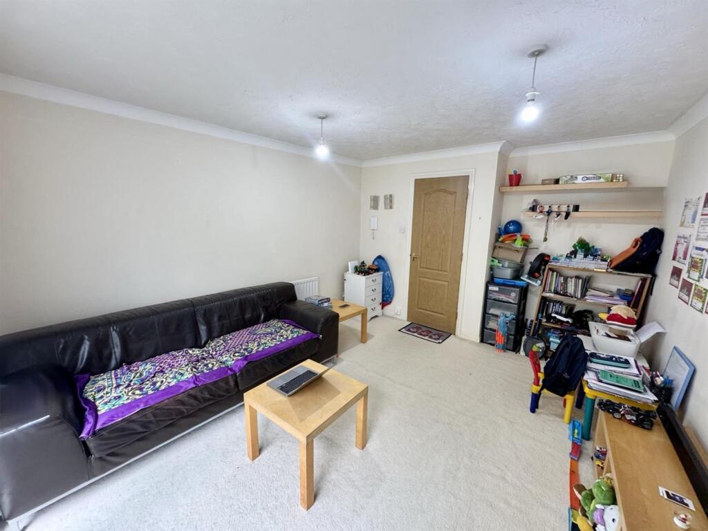 Apartment in Croydon - View 2