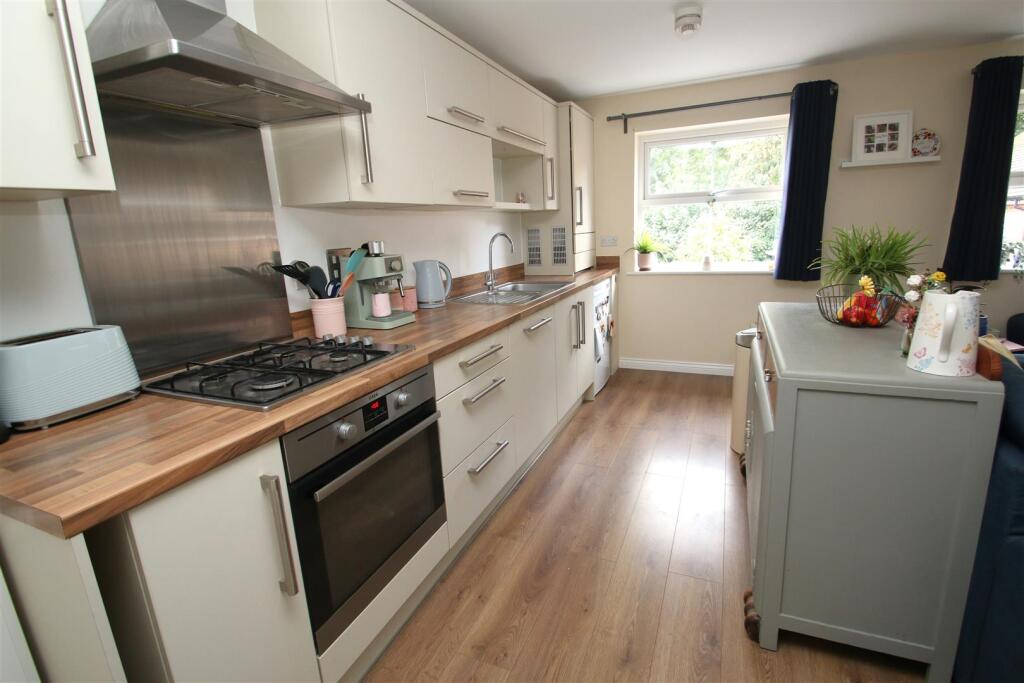 20, Jay Rise, Salisbury photo 3