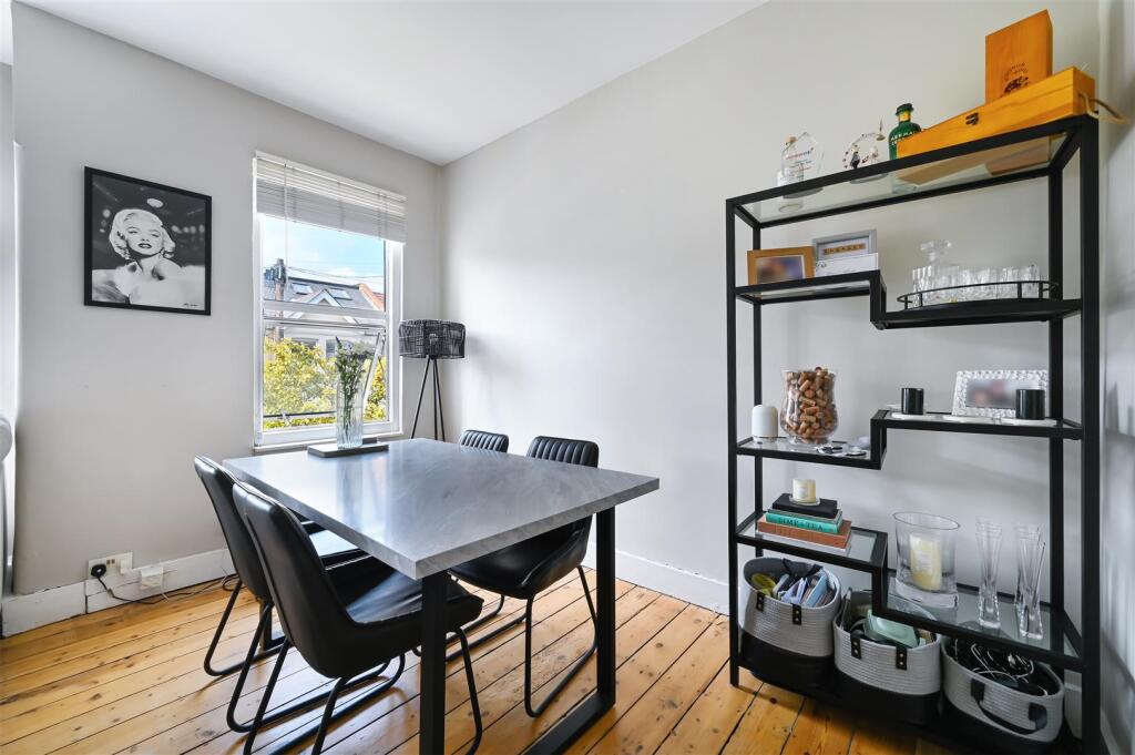 Apartment in London - View 5