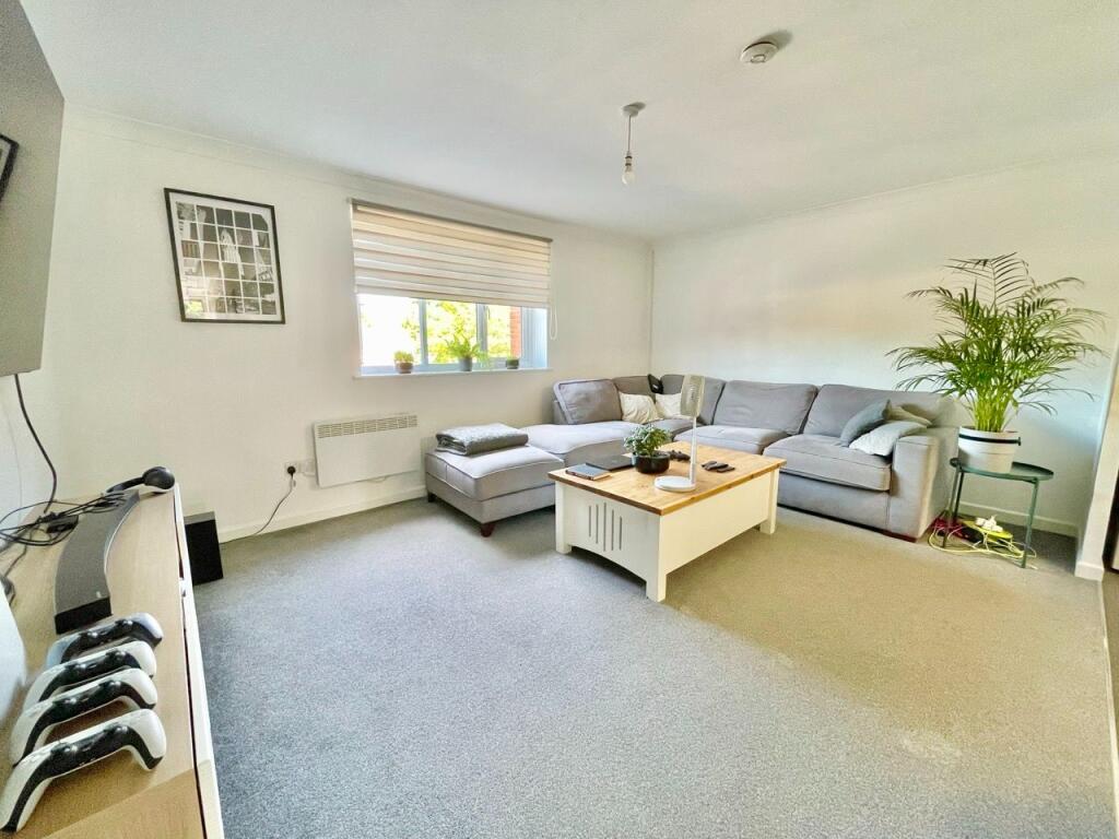 Main image of property: The Foxgloves, Hedge End, Southampton, SO30