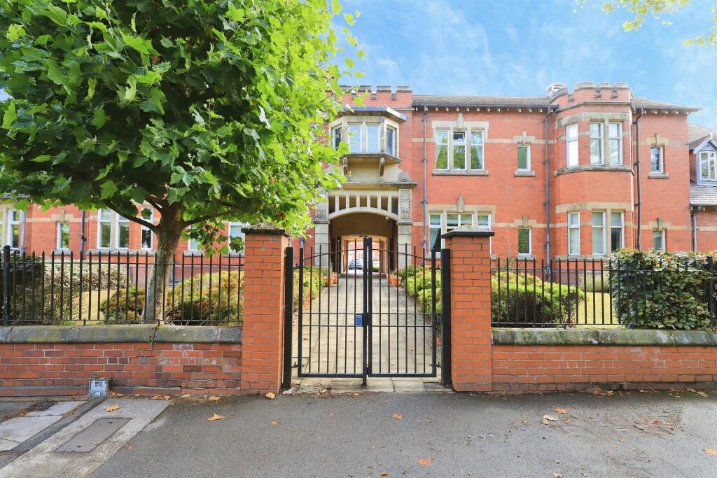 House in Wolverhampton, Fallings Park - View 2