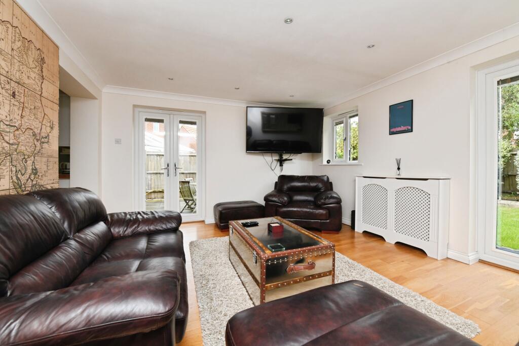House in Southend-on-Sea - View 4