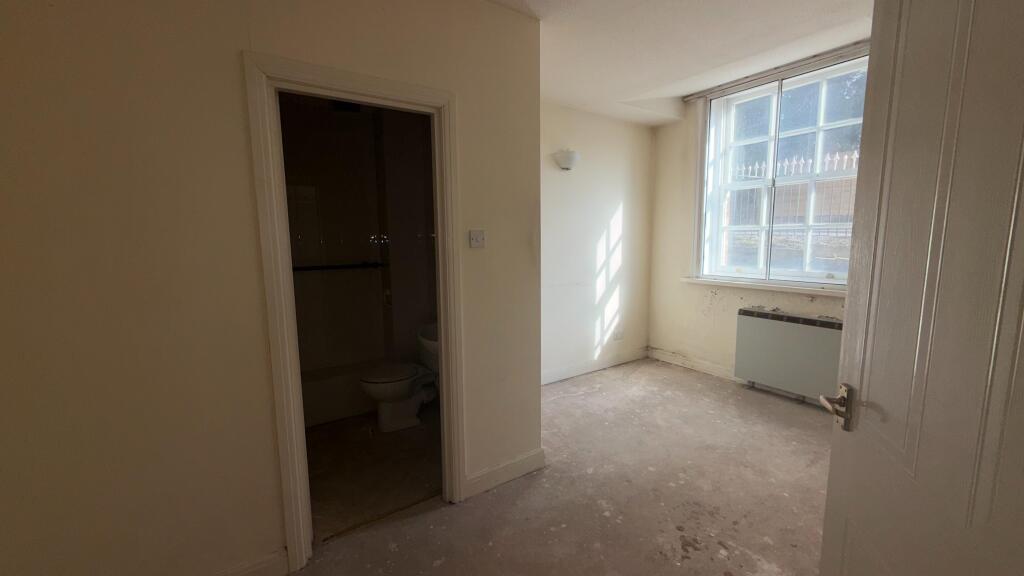 Apartment in Stockport, Woodley - More