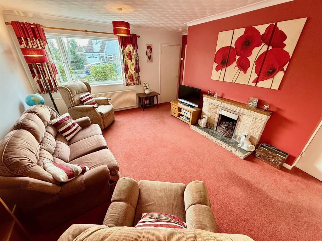 Firs Avenue, Ormesby photo 3