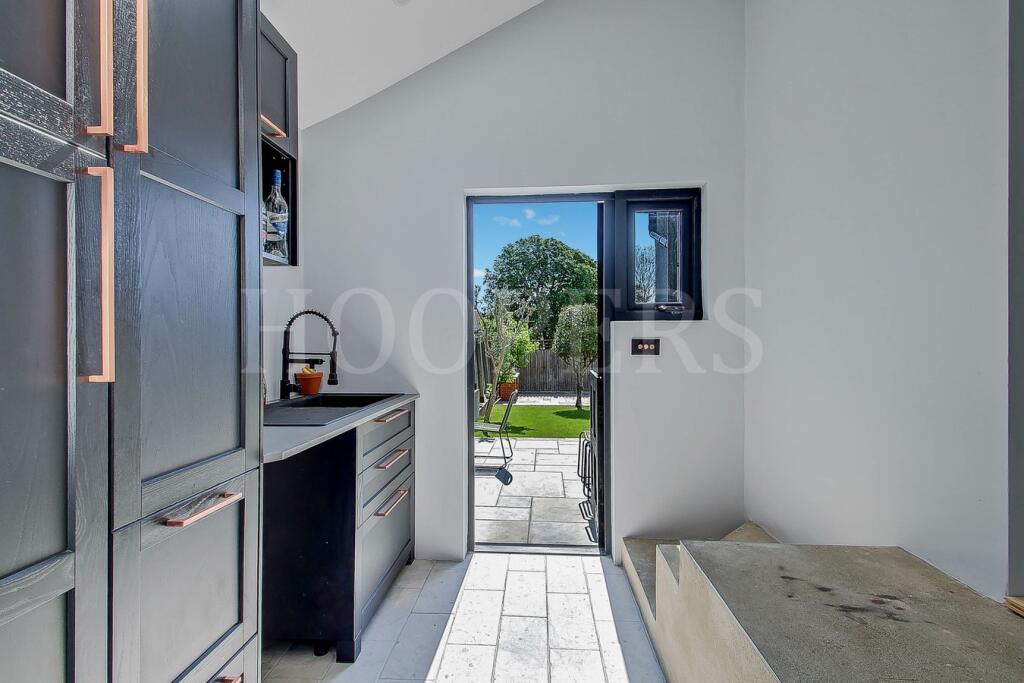 House in London - View 5